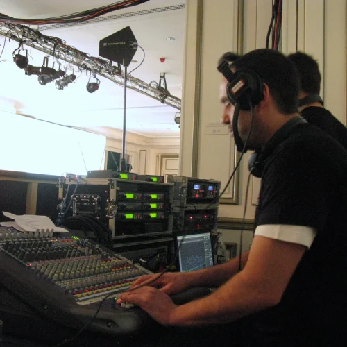 Operadores Tecnicos 4 | Escena Audiovisual | Alquiler Material Eventos Mallorca